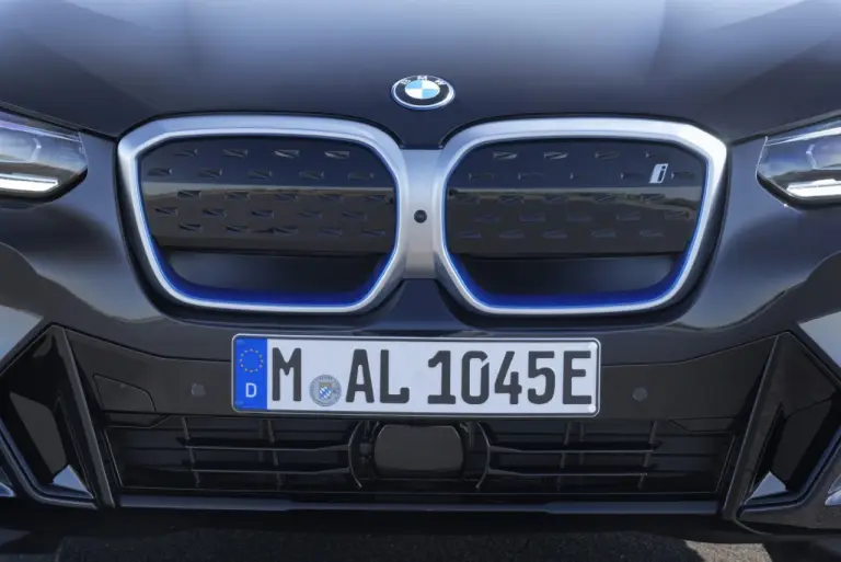 BMW iX3 2022 - Foto ufficiali - 28