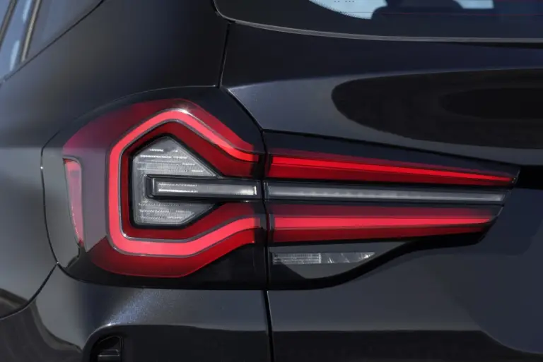 BMW iX3 2022 - Foto ufficiali - 27