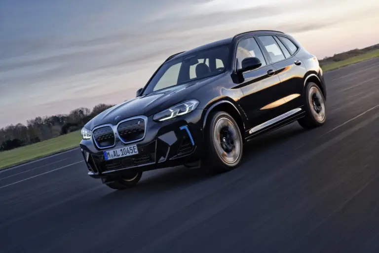 BMW iX3 2022 - Foto ufficiali - 3