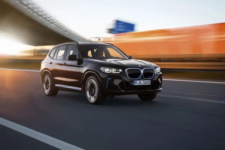 BMW iX3 2022 - Foto ufficiali - 2