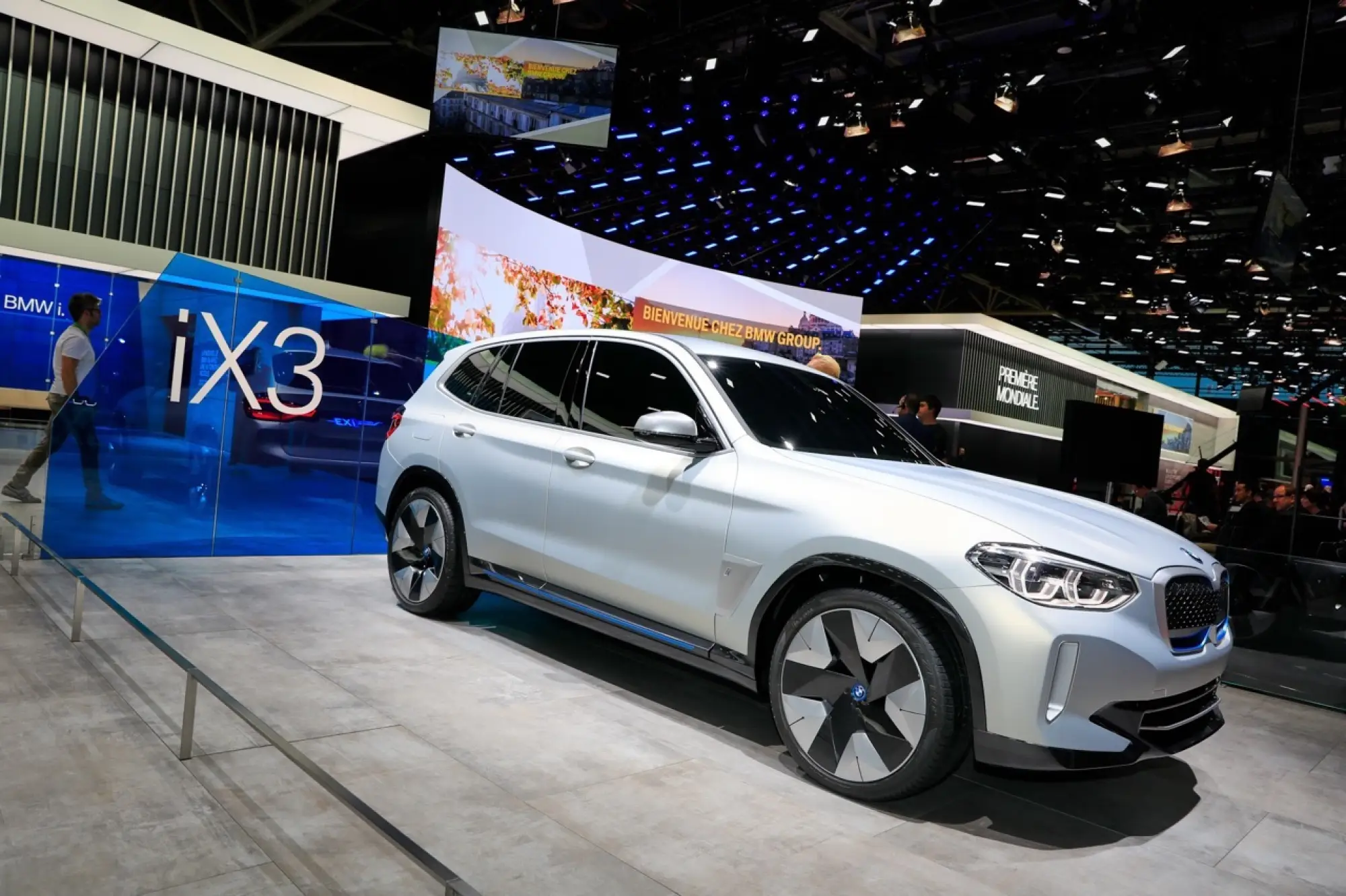 BMW iX3 Concept - Salone di Parigi 2018 - 2