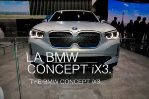 BMW iX3 Concept - Salone di Parigi 2018