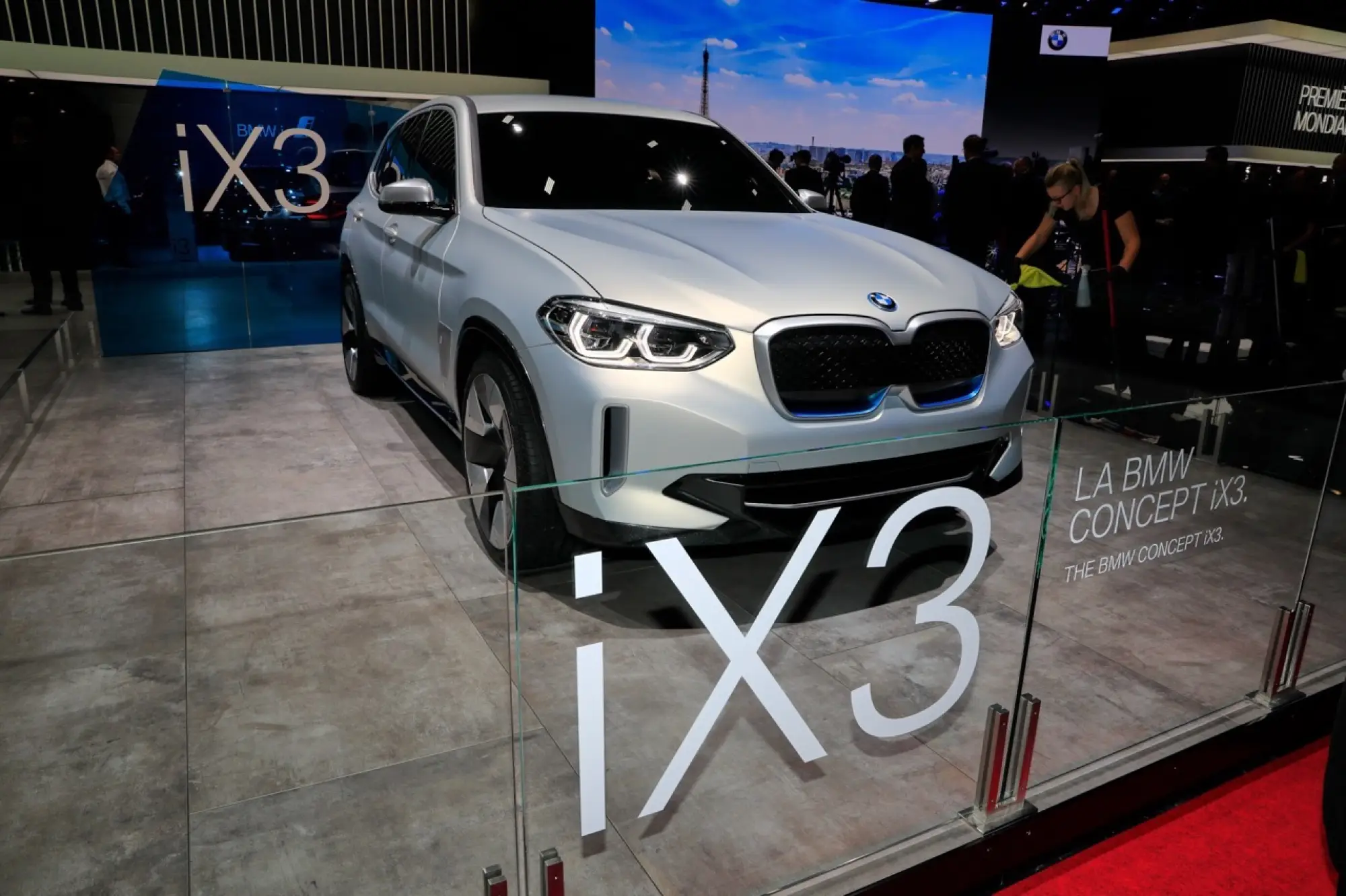 BMW iX3 Concept - Salone di Parigi 2018 - 6