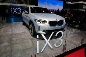 BMW iX3 Concept - Salone di Parigi 2018