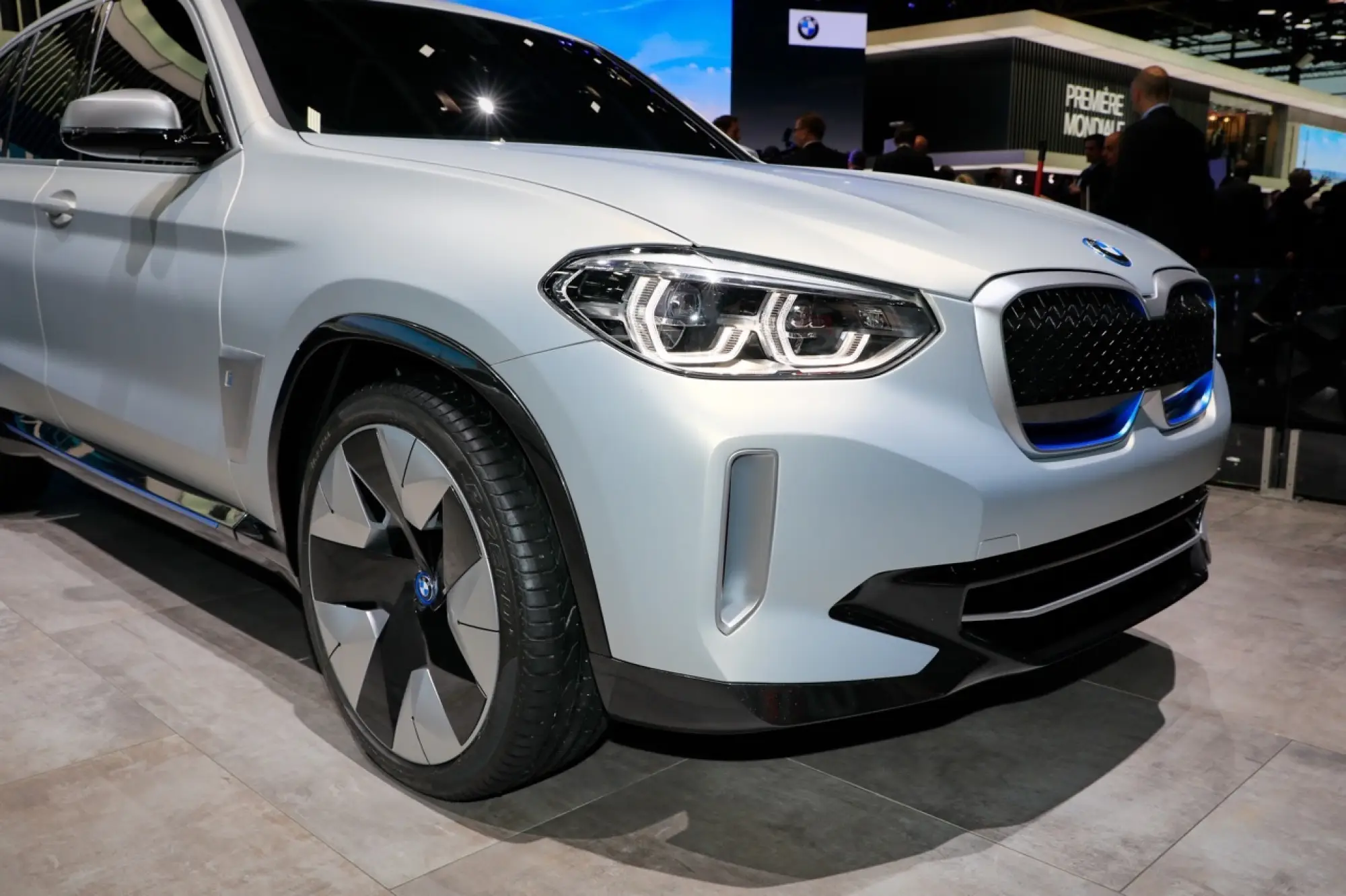 BMW iX3 Concept - Salone di Parigi 2018 - 7