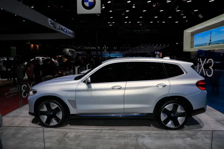 BMW iX3 Concept - Salone di Parigi 2018 - 14