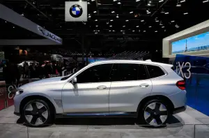BMW iX3 Concept - Salone di Parigi 2018 - 15