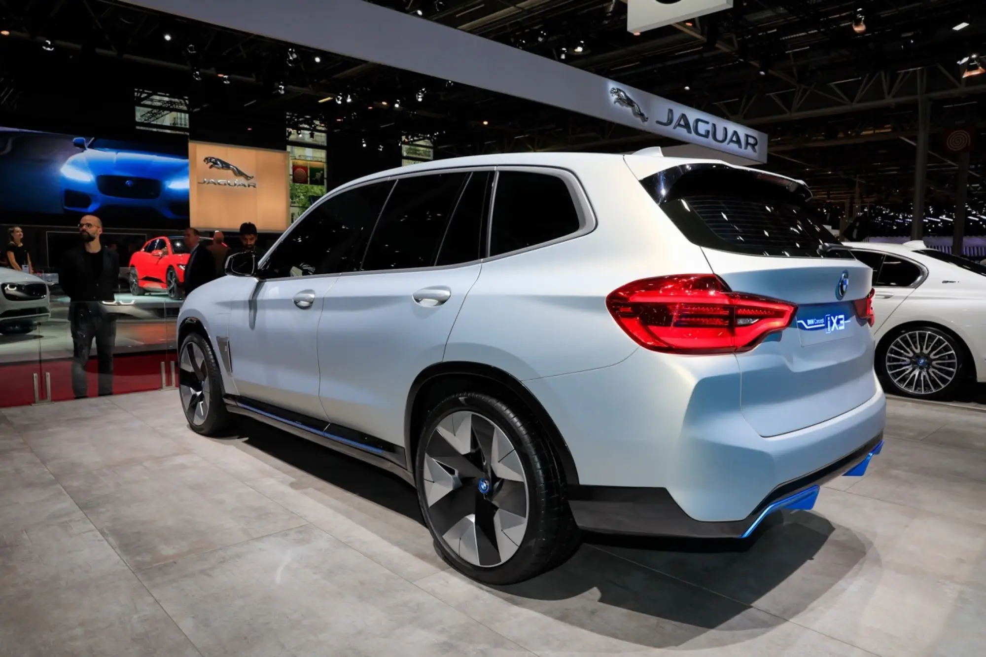 BMW iX3 Concept - Salone di Parigi 2018 - 16