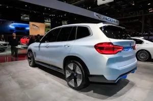 BMW iX3 Concept - Salone di Parigi 2018 - 16