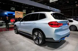 BMW iX3 Concept - Salone di Parigi 2018