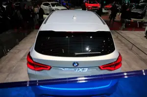 BMW iX3 Concept - Salone di Parigi 2018 - 19