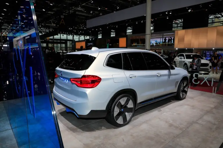 BMW iX3 Concept - Salone di Parigi 2018 - 20