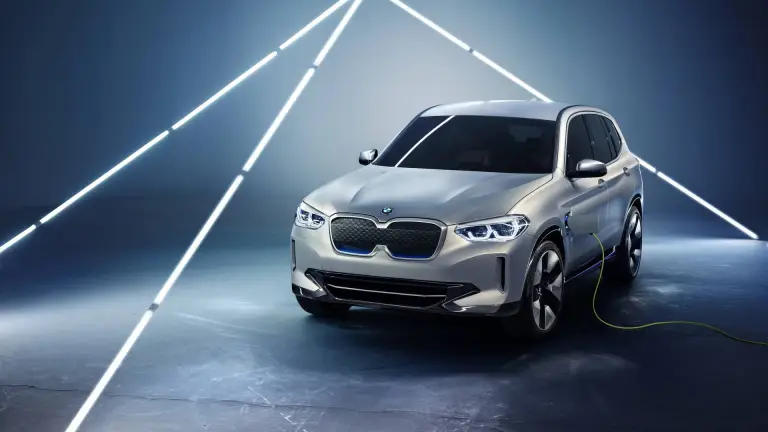 BMW iX3 Concept - 12