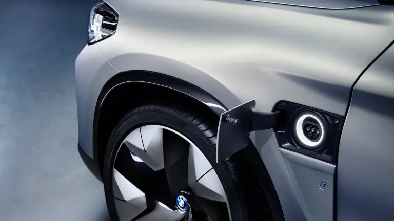BMW iX3 Concept - 16