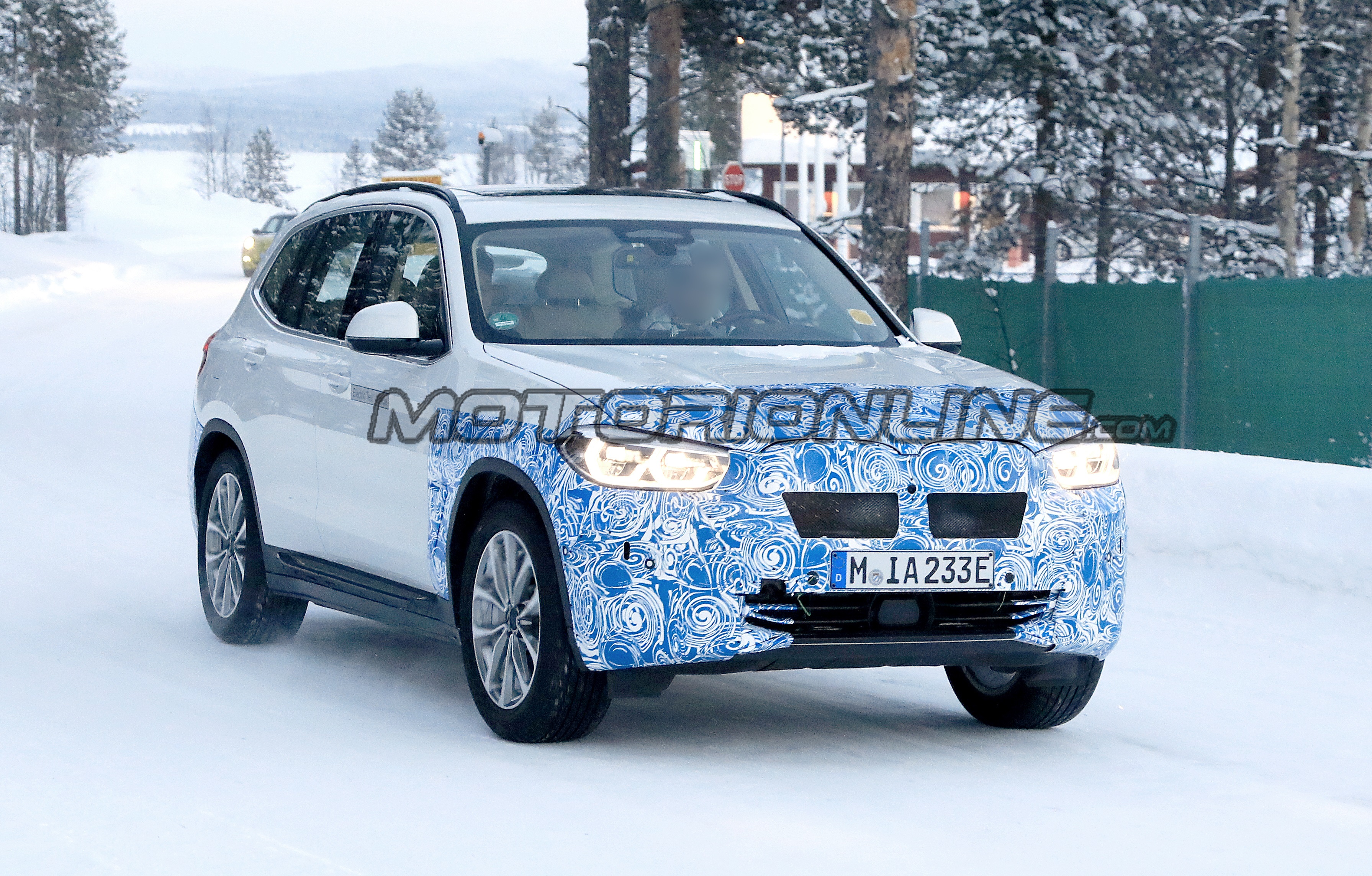 BMW iX3 - Foto spia 27-03-2019