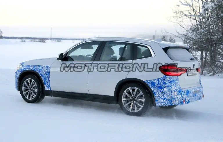 BMW iX3 - Foto spia 27-03-2019 - 11