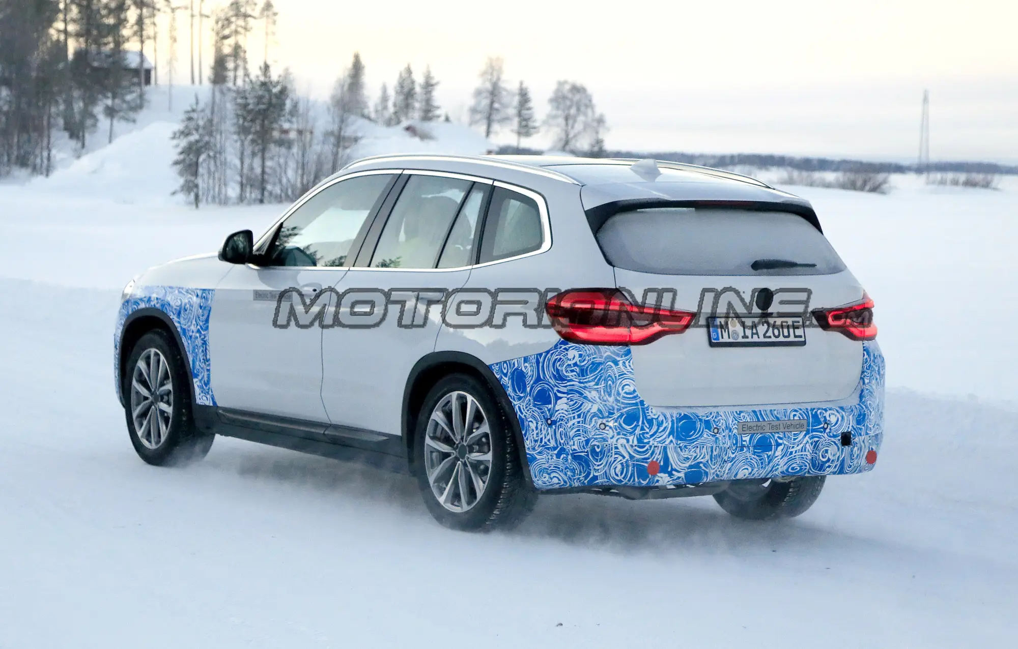 BMW iX3 - Foto spia 27-03-2019 - 12