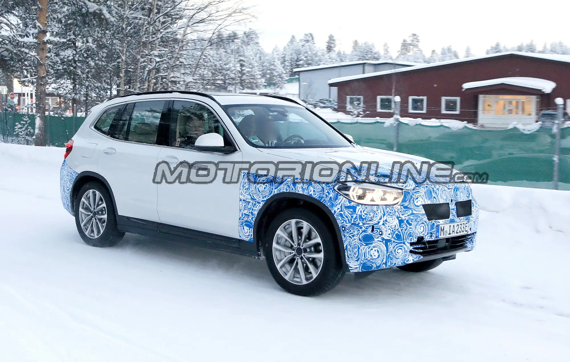 BMW iX3 - Foto spia 27-03-2019 - 3