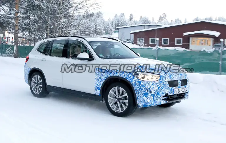 BMW iX3 - Foto spia 27-03-2019 - 3