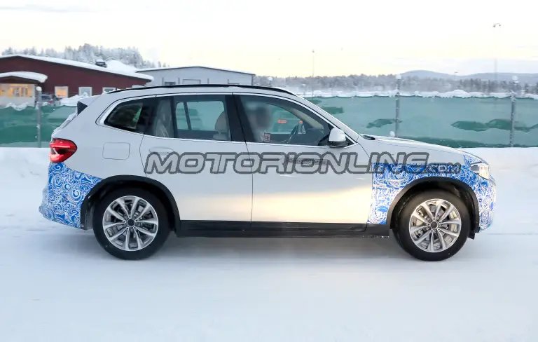 BMW iX3 - Foto spia 27-03-2019 - 4