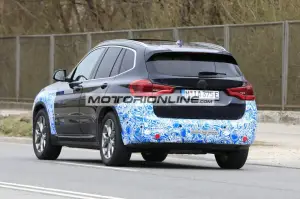 BMW iX3  - Foto spia 28-4-2020