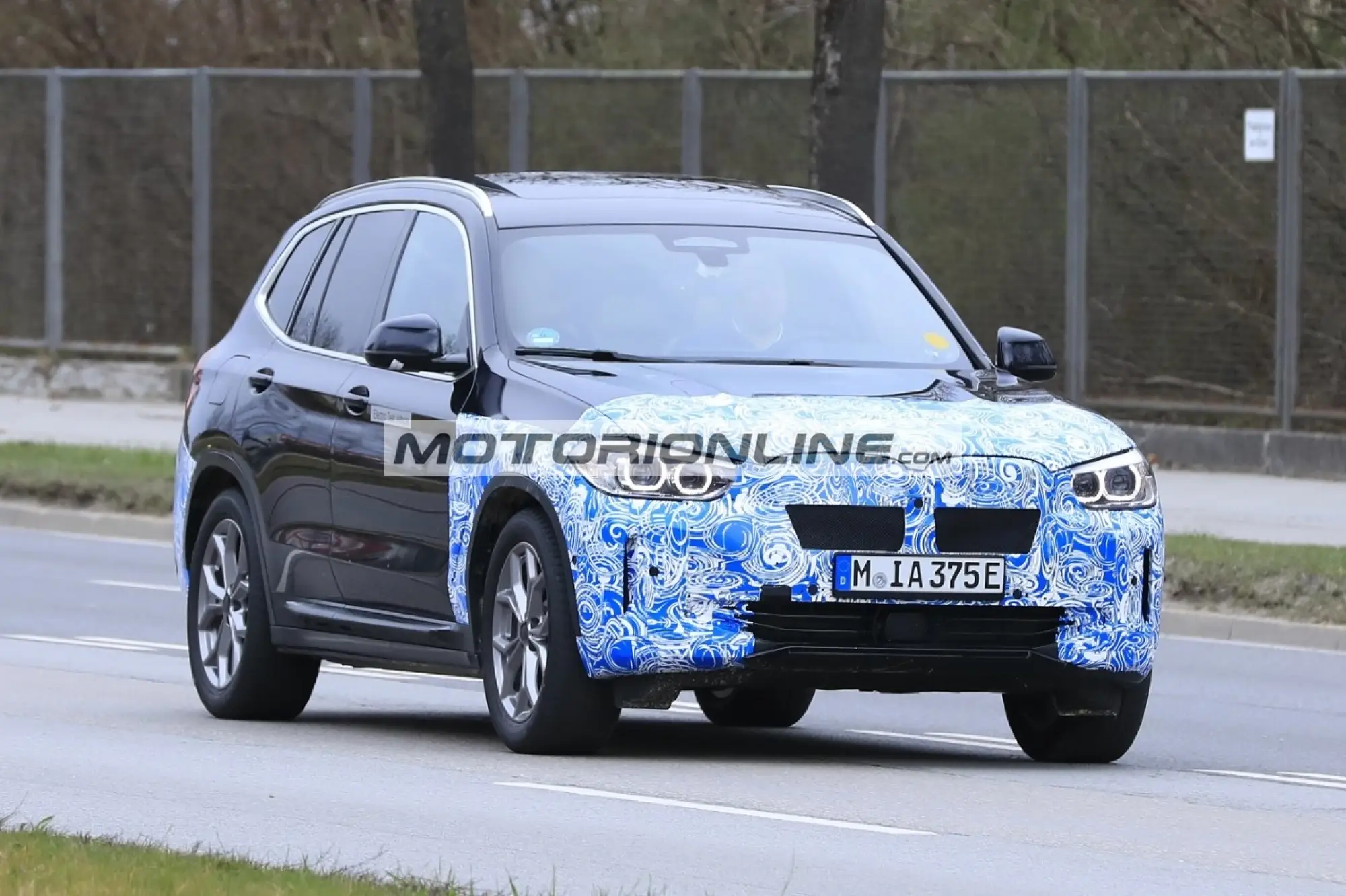 BMW iX3  - Foto spia 28-4-2020 - 13