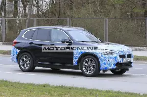 BMW iX3  - Foto spia 28-4-2020