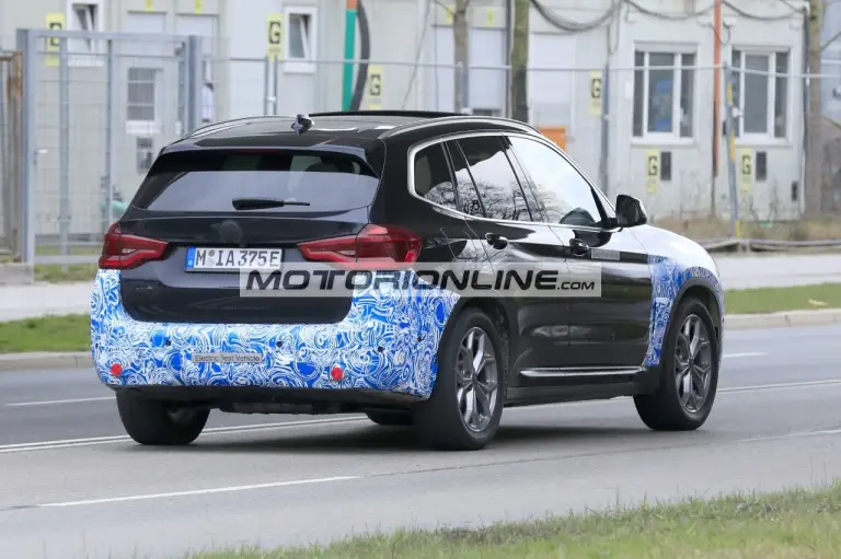 BMW iX3 - Foto spia 28-4-2020 - 19