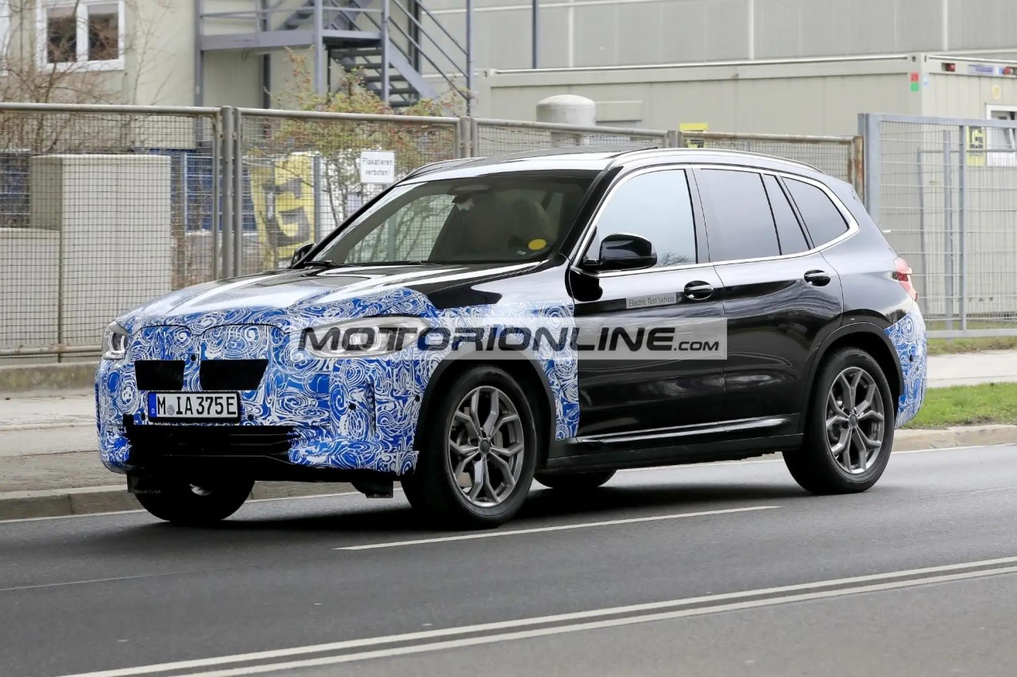 BMW iX3  - Foto spia 28-4-2020 - 3