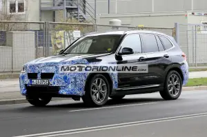 BMW iX3  - Foto spia 28-4-2020