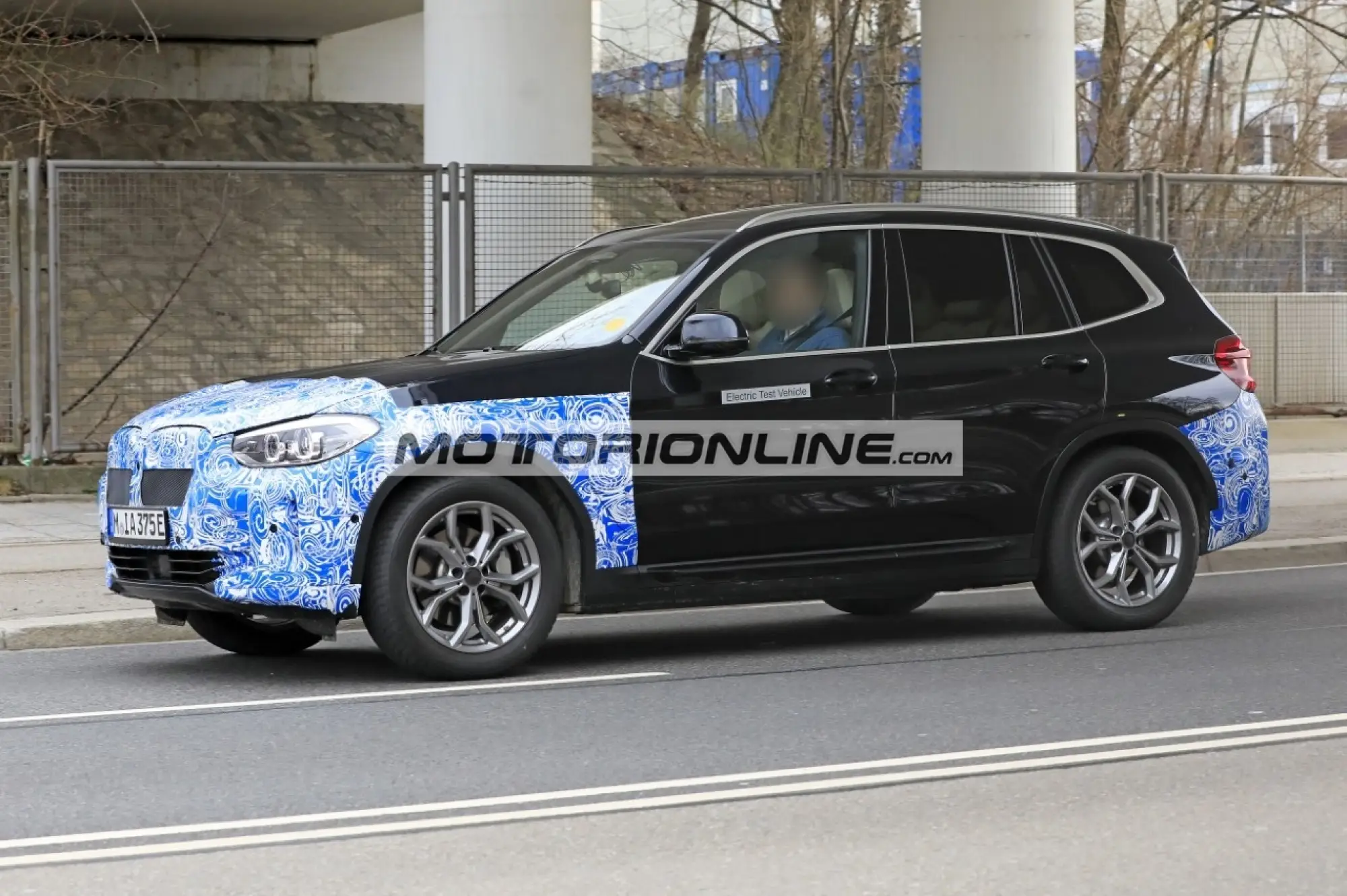 BMW iX3  - Foto spia 28-4-2020 - 5