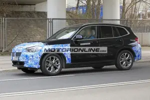 BMW iX3  - Foto spia 28-4-2020