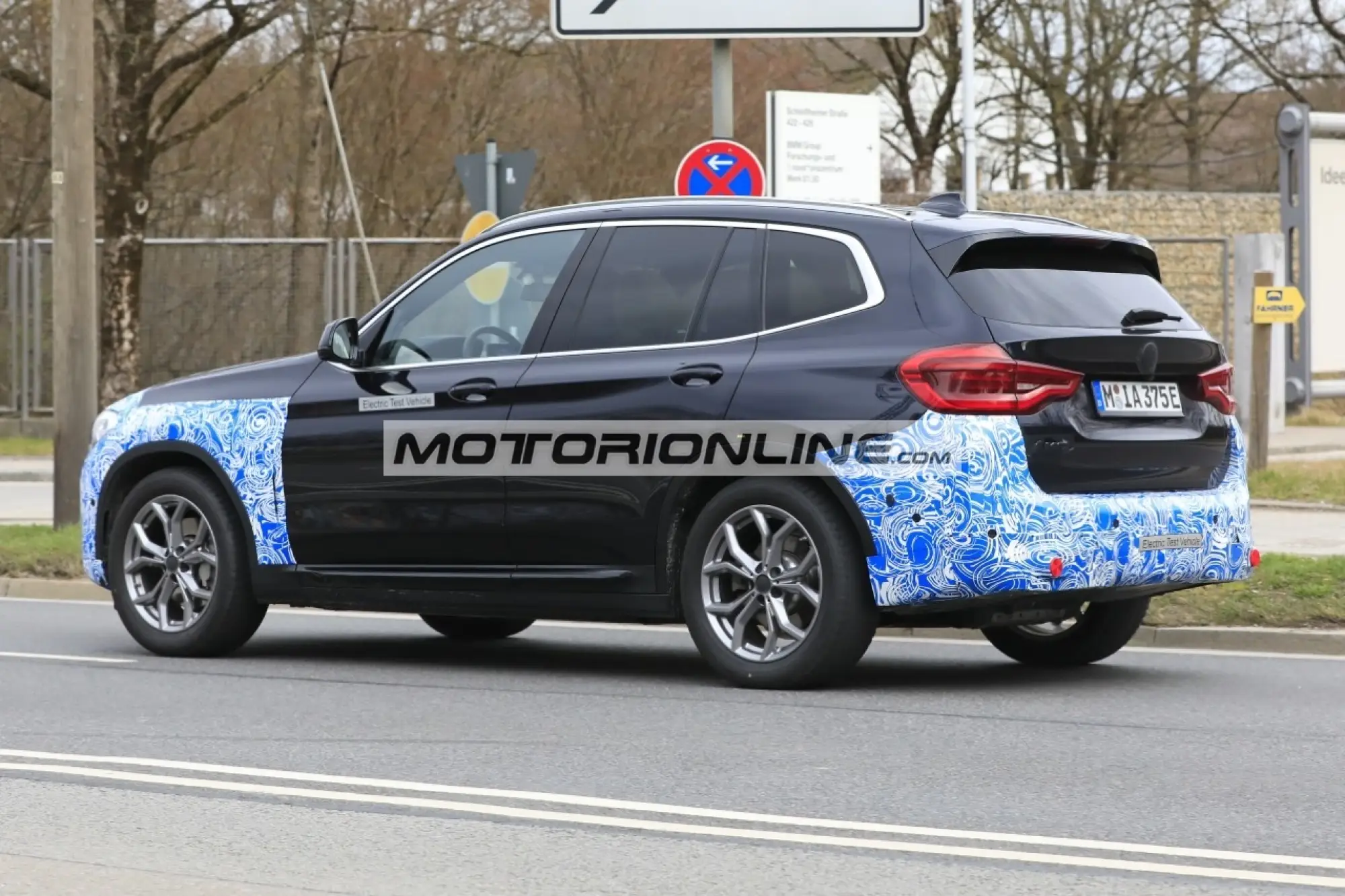 BMW iX3  - Foto spia 28-4-2020 - 8