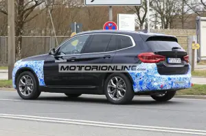 BMW iX3  - Foto spia 28-4-2020