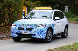 BMW iX3 - Foto spia 31-10-2018 - 3