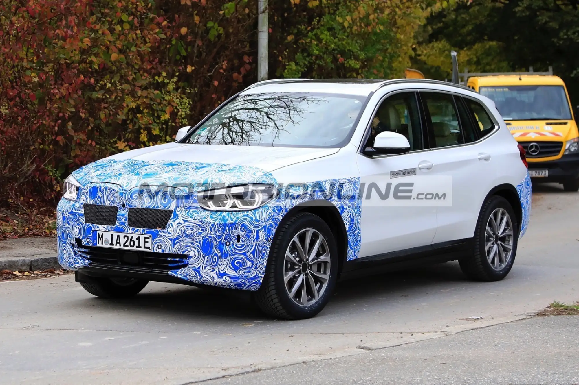 BMW iX3 - Foto spia 31-10-2018 - 4