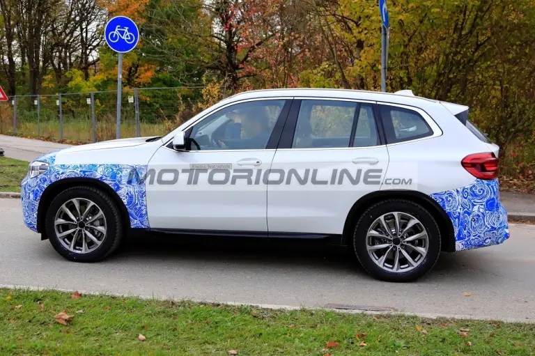 BMW iX3 - Foto spia 31-10-2018 - 7