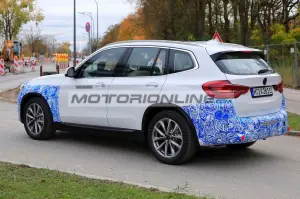 BMW iX3 - Foto spia 31-10-2018 - 9