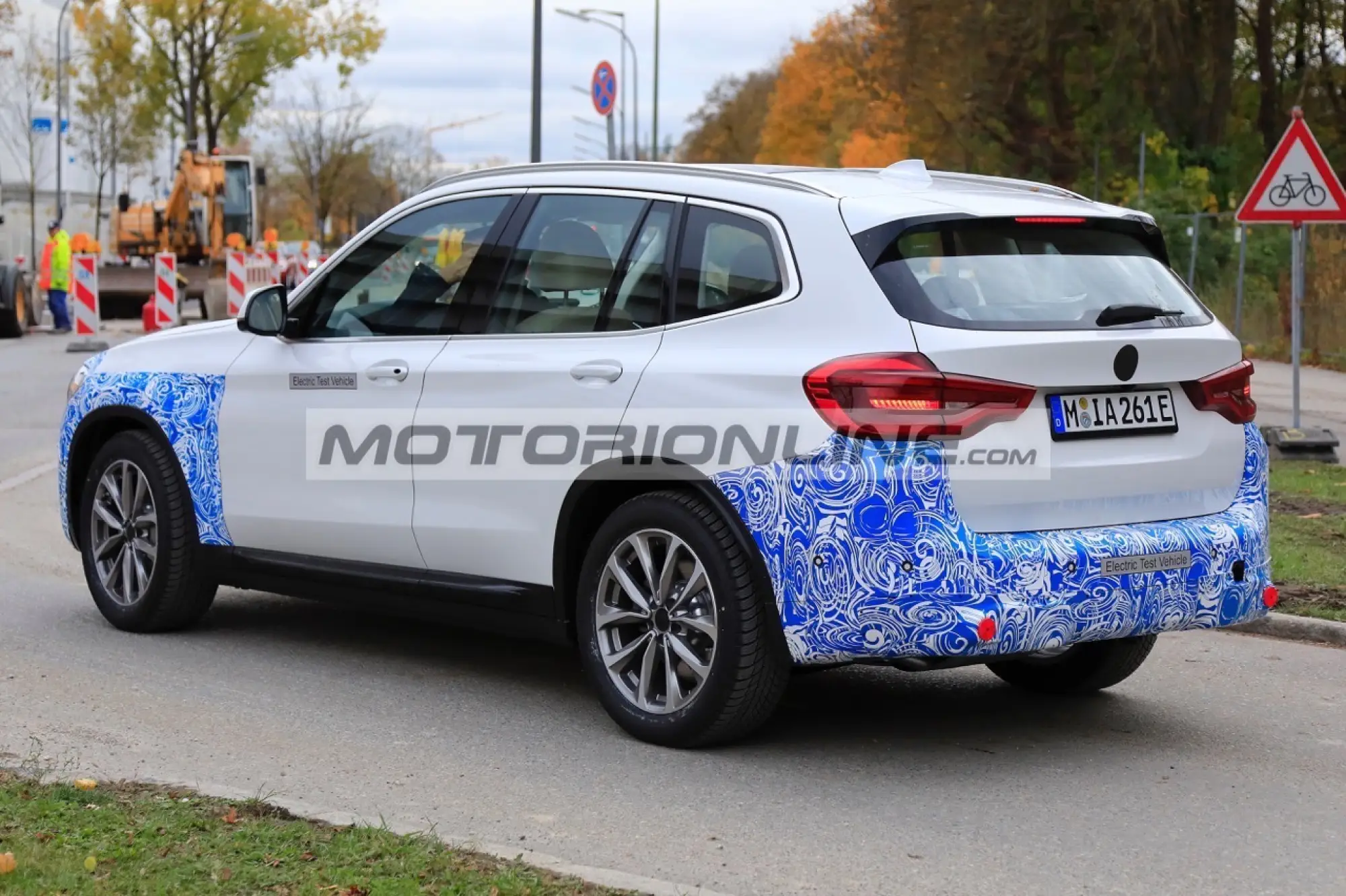 BMW iX3 - Foto spia 31-10-2018 - 10