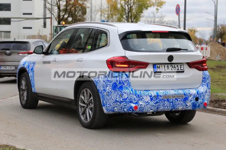 BMW iX3 - Foto spia 31-10-2018 - 12