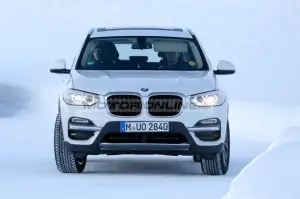 BMW iX3 foto spia 9 febbraio 2018