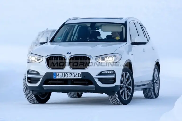 BMW iX3 foto spia 9 febbraio 2018 - 3