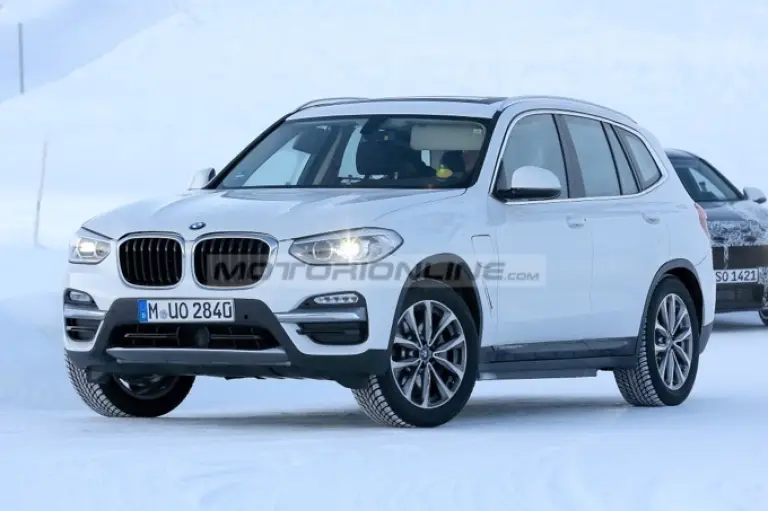 BMW iX3 foto spia 9 febbraio 2018 - 4