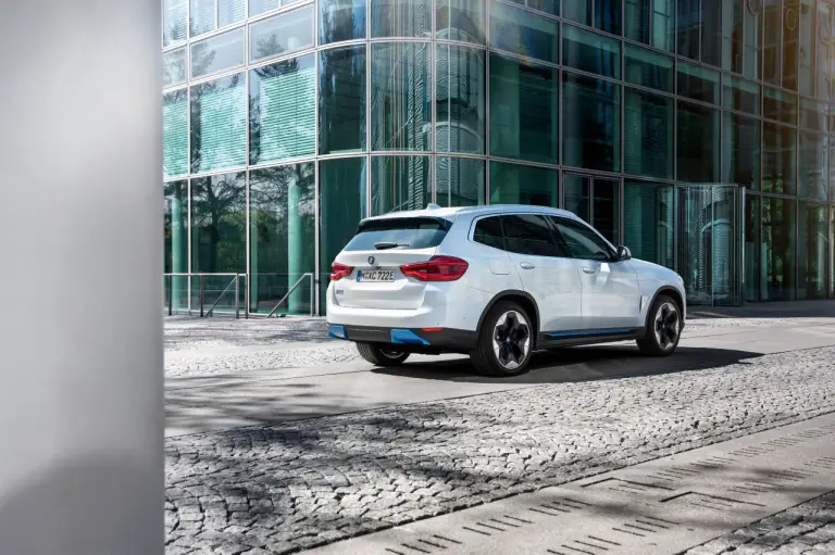 BMW iX3 - Foto ufficiali - 14