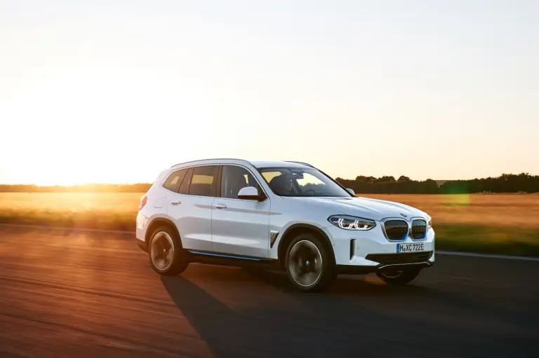 BMW iX3 - Foto ufficiali - 16