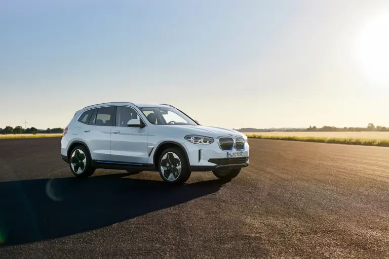 BMW iX3 - Foto ufficiali - 1