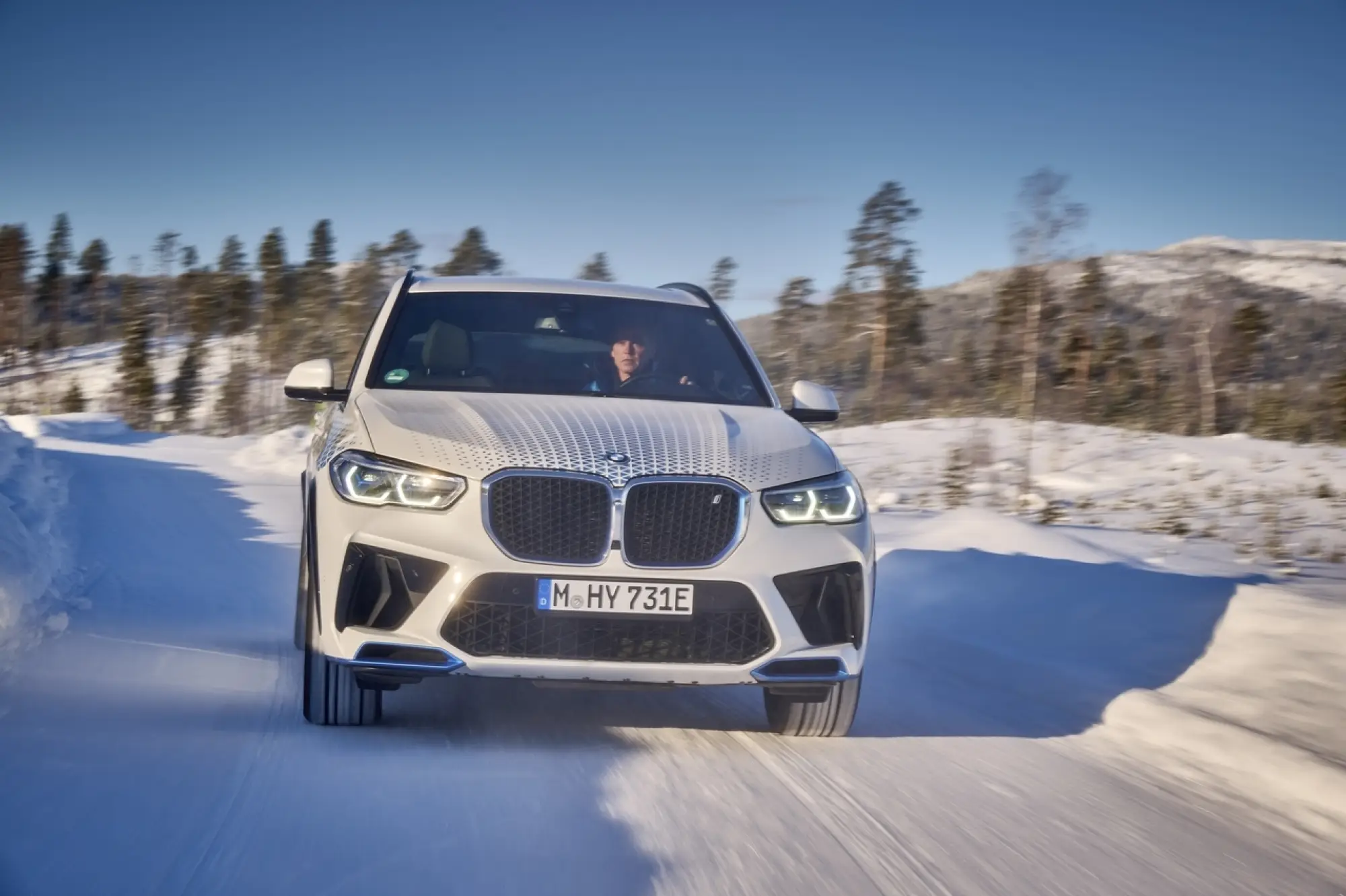 BMW iX5 Hydrogen test invernali - Foto - 11