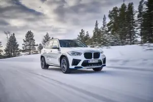BMW iX5 Hydrogen test invernali - Foto - 14
