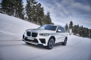 BMW iX5 Hydrogen test invernali - Foto