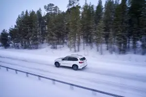 BMW iX5 Hydrogen test invernali - Foto